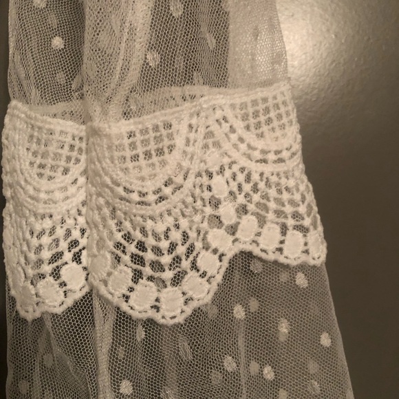 Lace Robe - Picture 5 of 6